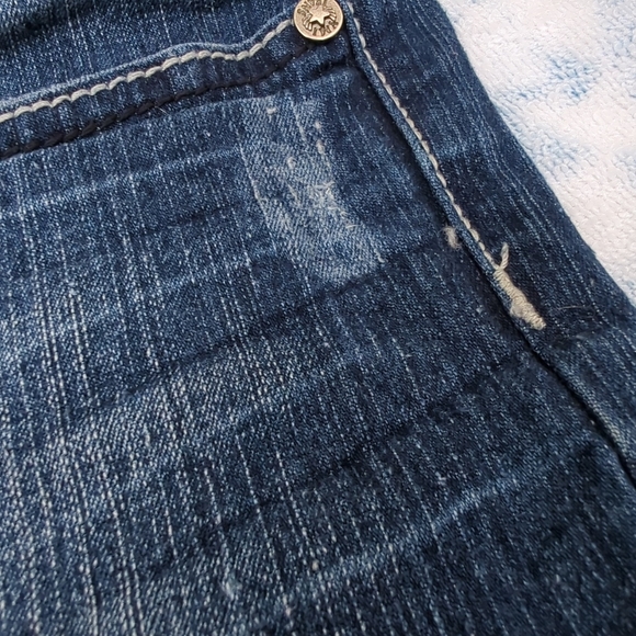 YMI Jeans Womens Jean Midi Shorts Distressed Size 9 Super Stretch Blue Denim - Picture 12 of 12